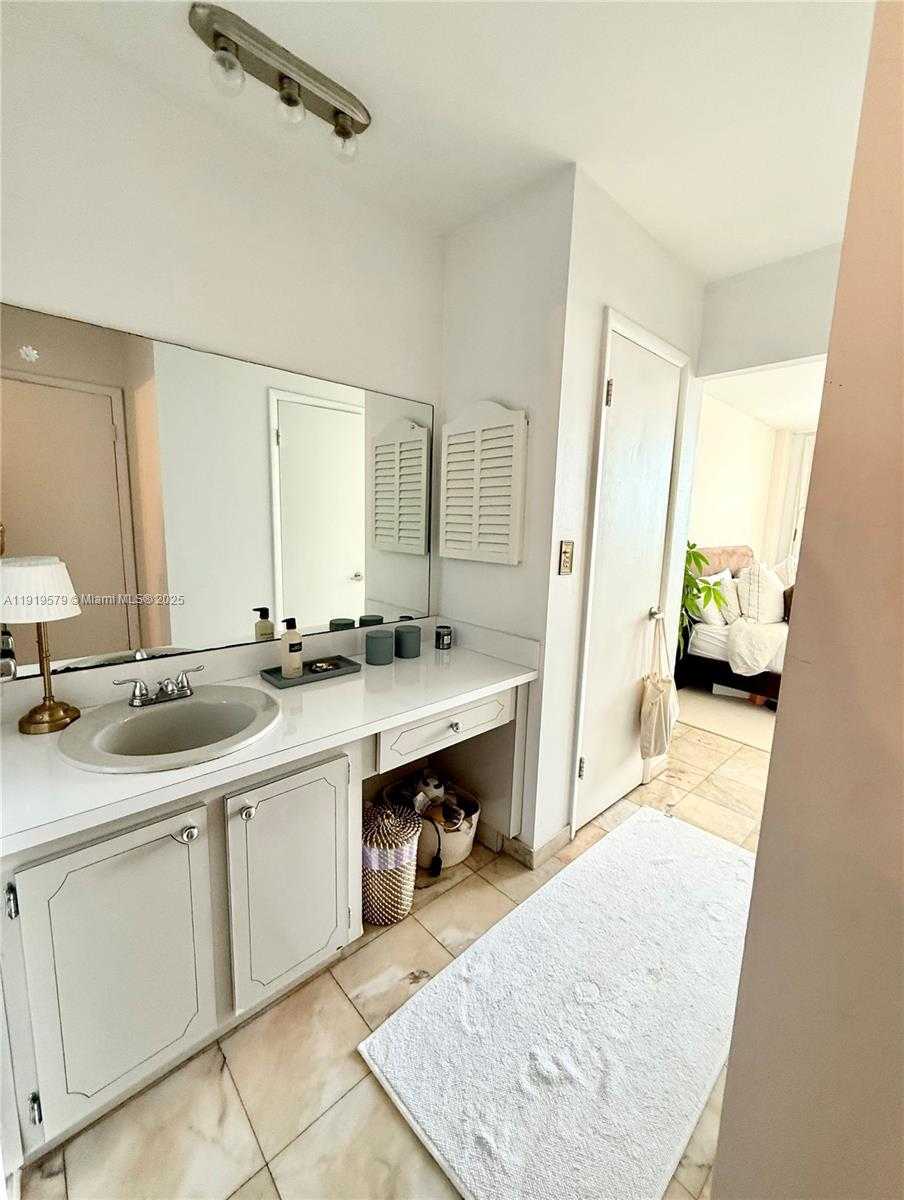 Small Image of 5 ISLAND AVE #14F, Miami Beach Number 7