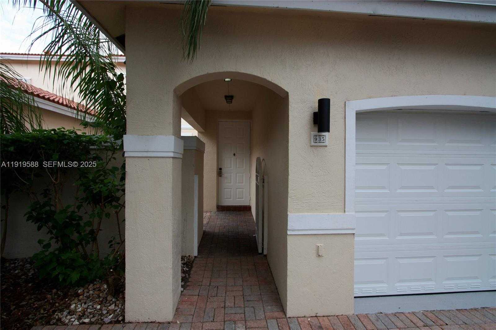 Small Image of 935 LEMONWOOD CT #-, Hollywood Number 13