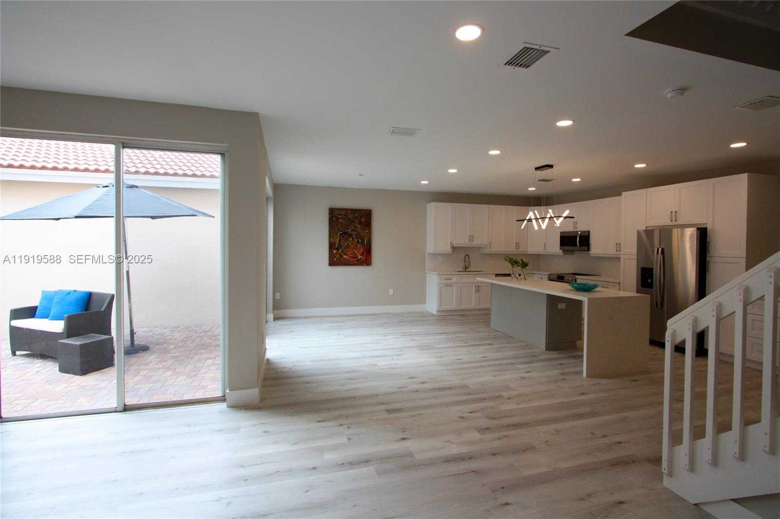 Small Image of 935 LEMONWOOD CT #-, Hollywood Number 18