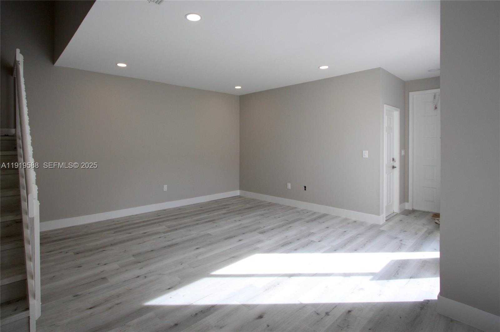 Small Image of 935 LEMONWOOD CT #-, Hollywood Number 20