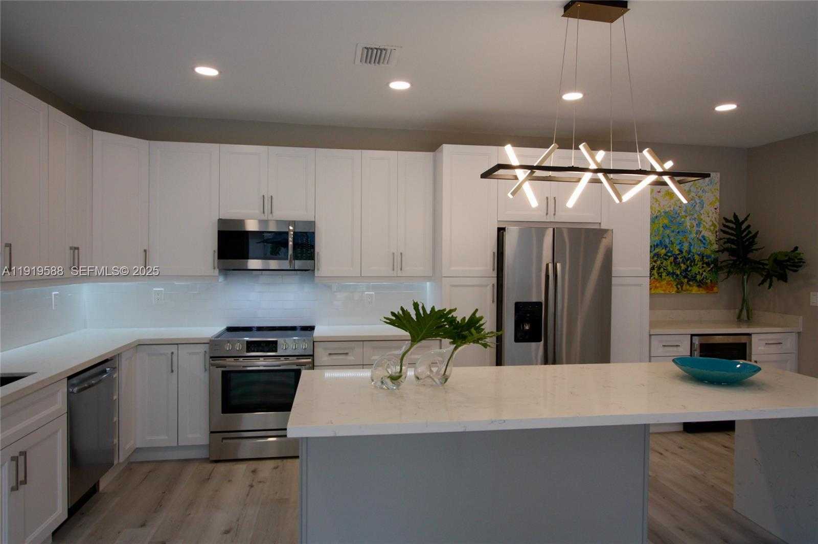 Small Image of 935 LEMONWOOD CT #-, Hollywood Number 23