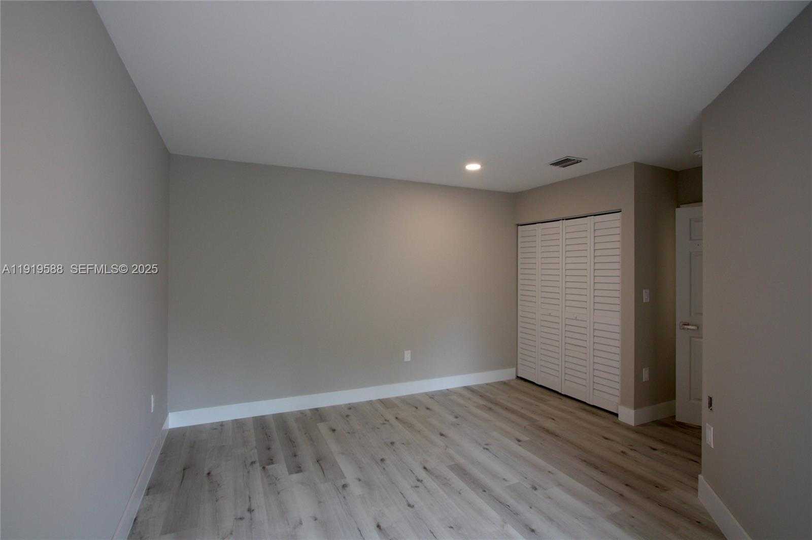 Small Image of 935 LEMONWOOD CT #-, Hollywood Number 32