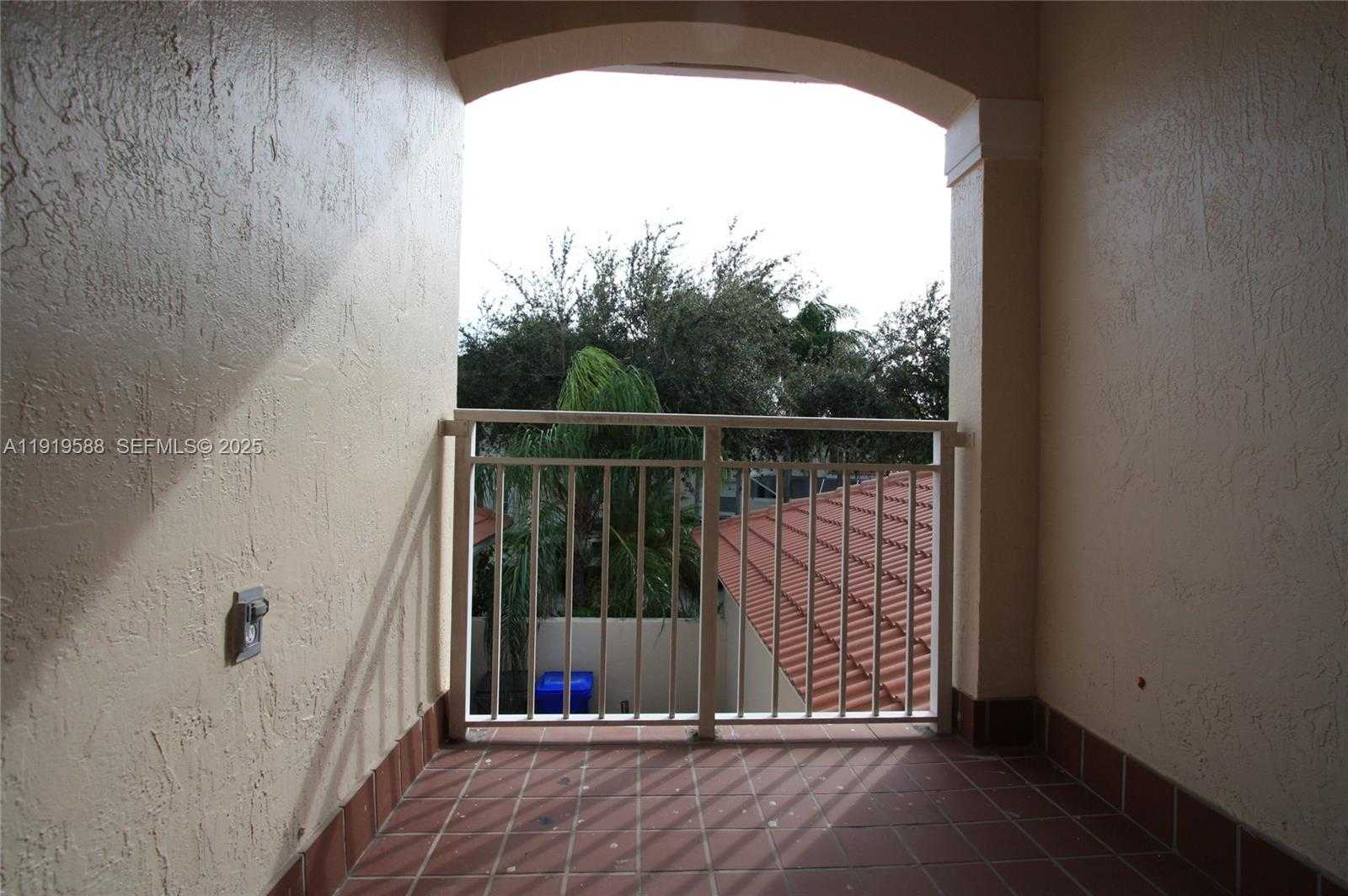 Small Image of 935 LEMONWOOD CT #-, Hollywood Number 33