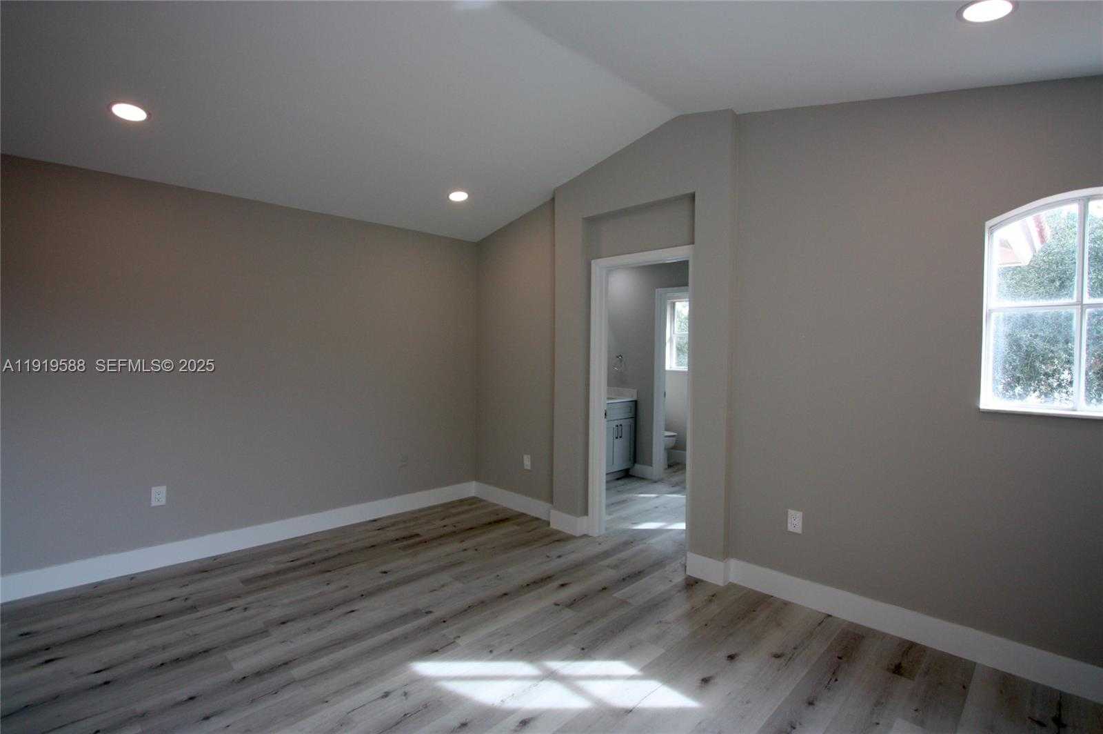 Small Image of 935 LEMONWOOD CT #-, Hollywood Number 5