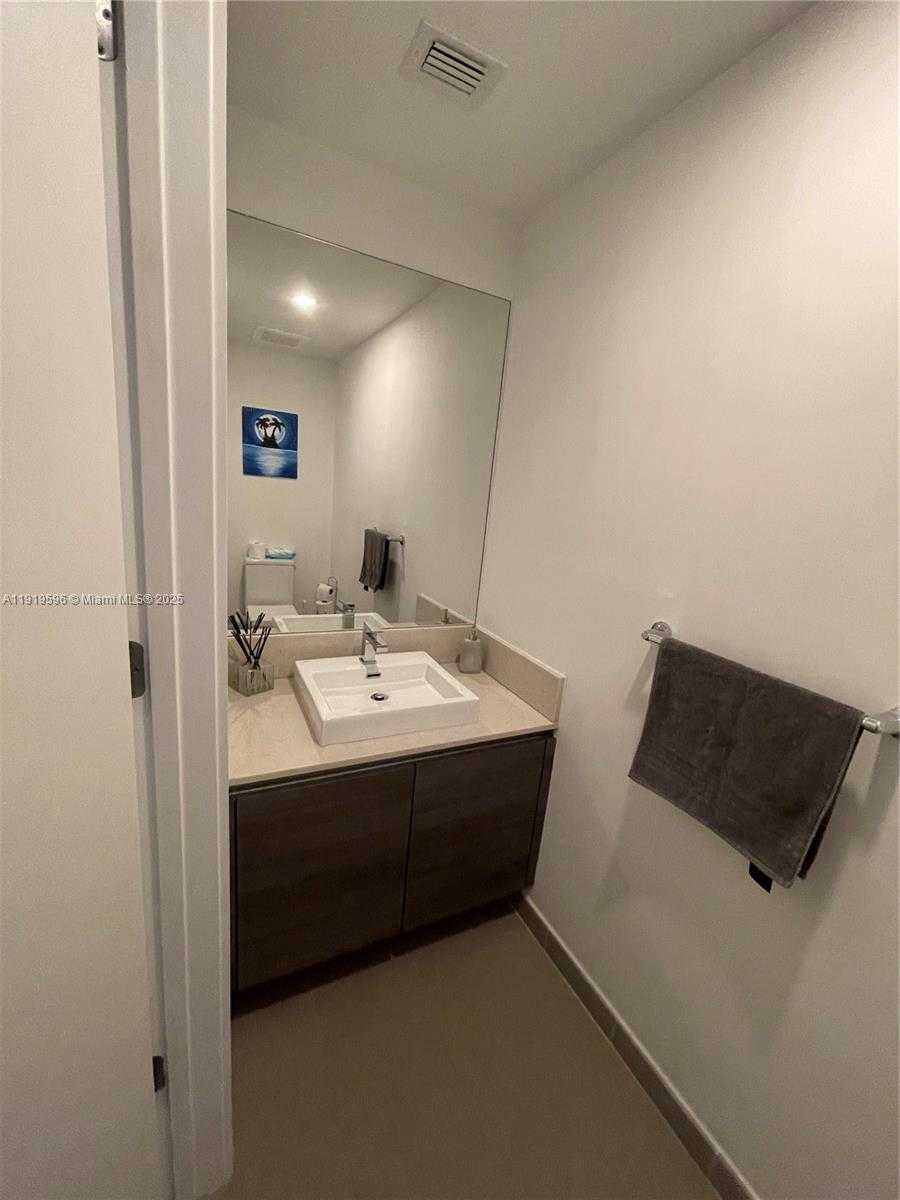Small Image of 1080 BRICKELL AV #1502, Miami Number 12