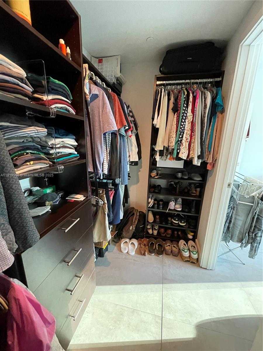 Small Image of 1080 BRICKELL AV #1502, Miami Number 17