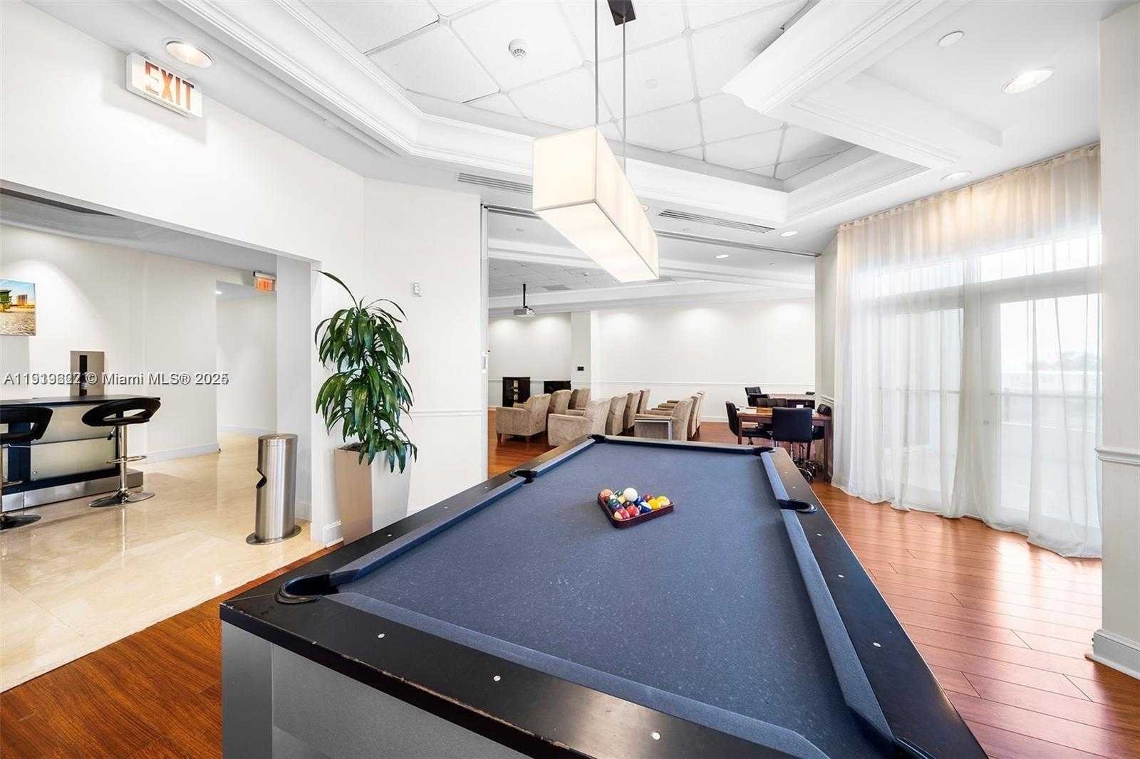 Small Image of 4775 COLLINS AVE #PH4306, Miami Beach Number 36