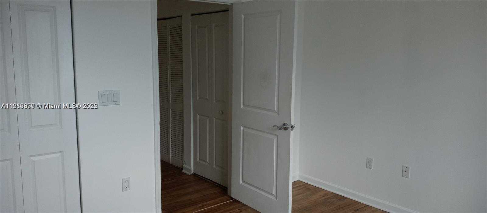 Small Image of 7900 HARBOR ISLAND DR #1003, North Bay Village Number 18