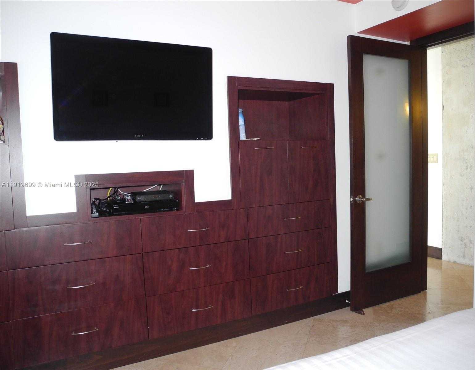 Small Image of 1408 BRICKELL BAY DR #612, Miami Number 15