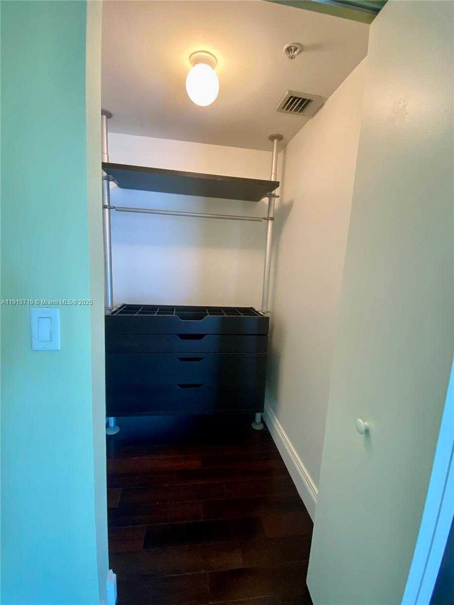 Small Image of 185 SOUTH WEST 7TH ST #2011, Miami Number 11