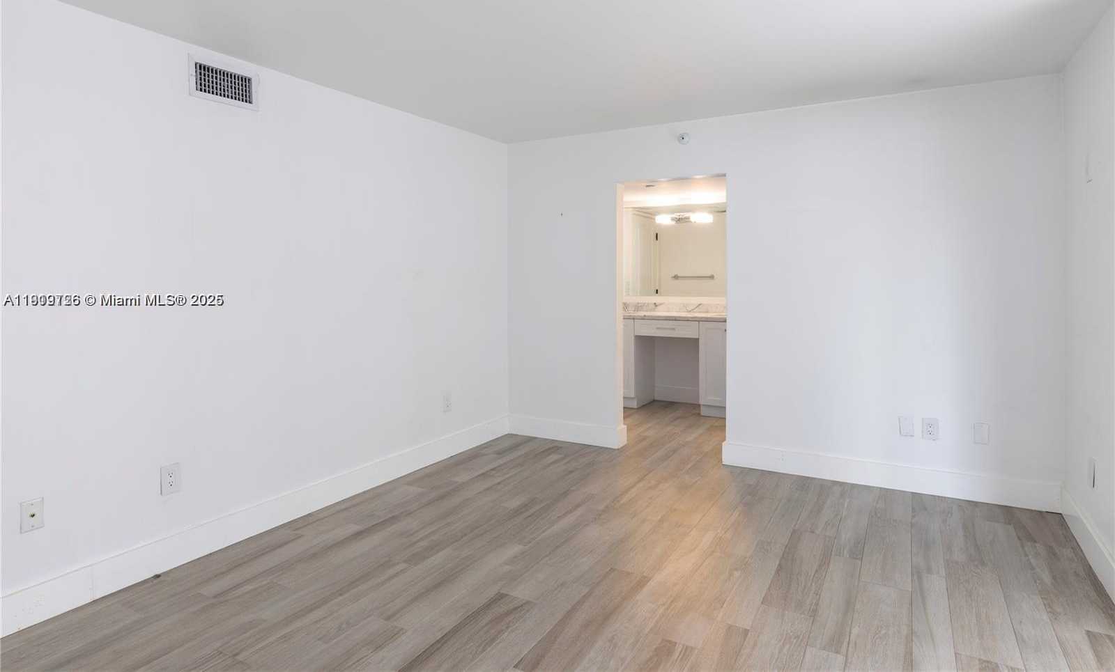 Small Image of 6061 COLLINS AVE #7D, Miami Beach Number 17