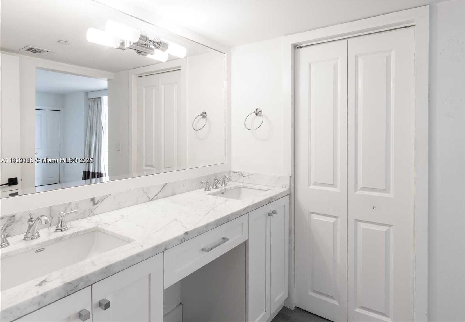 Small Image of 6061 COLLINS AVE #7D, Miami Beach Number 22