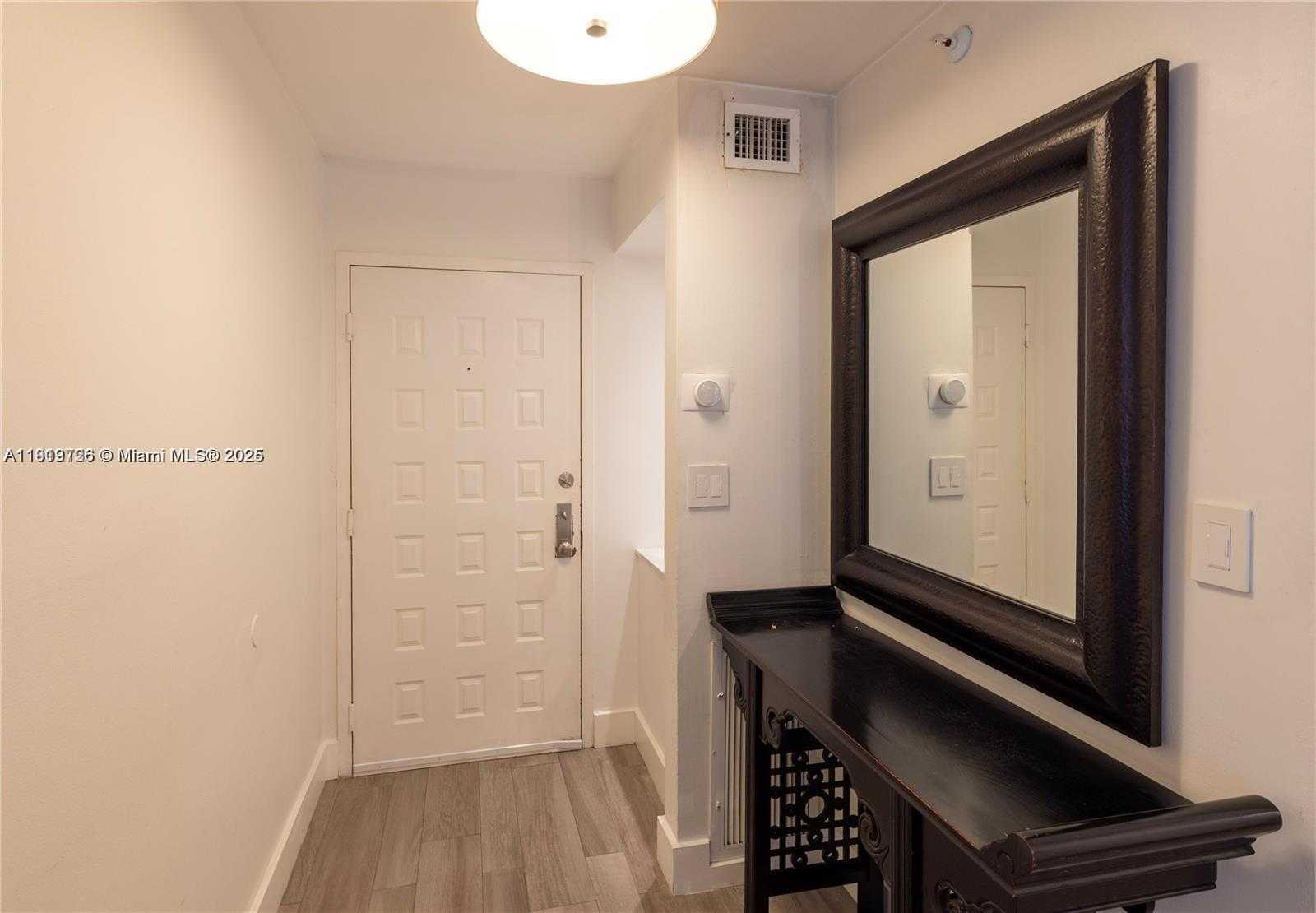 Small Image of 6061 COLLINS AVE #7D, Miami Beach Number 4
