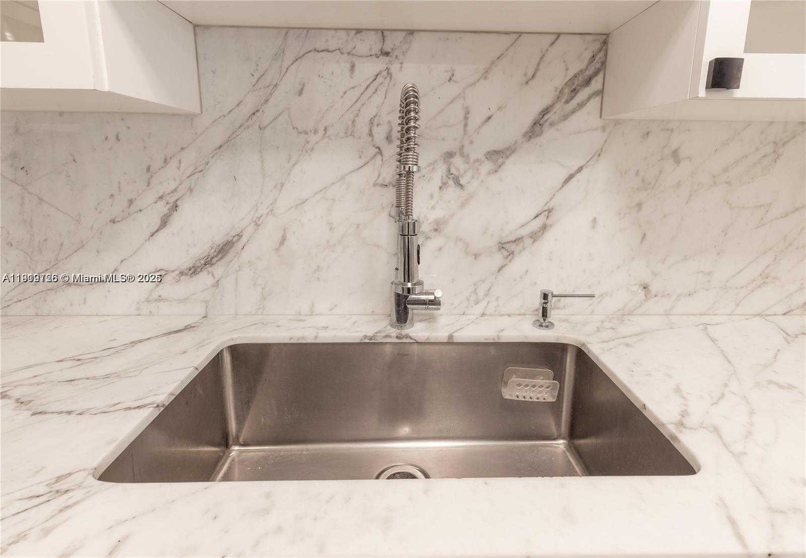 Small Image of 6061 COLLINS AVE #7D, Miami Beach Number 9