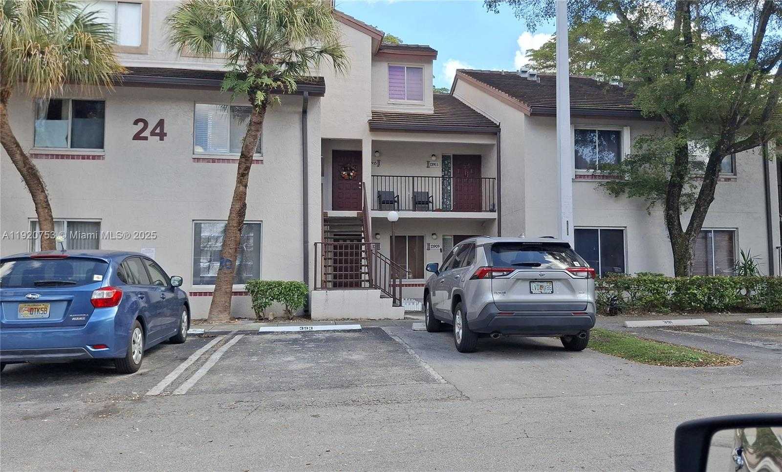 Small Image of 13915 SOUTH WEST 91ST TER #13915, Miami Number 1