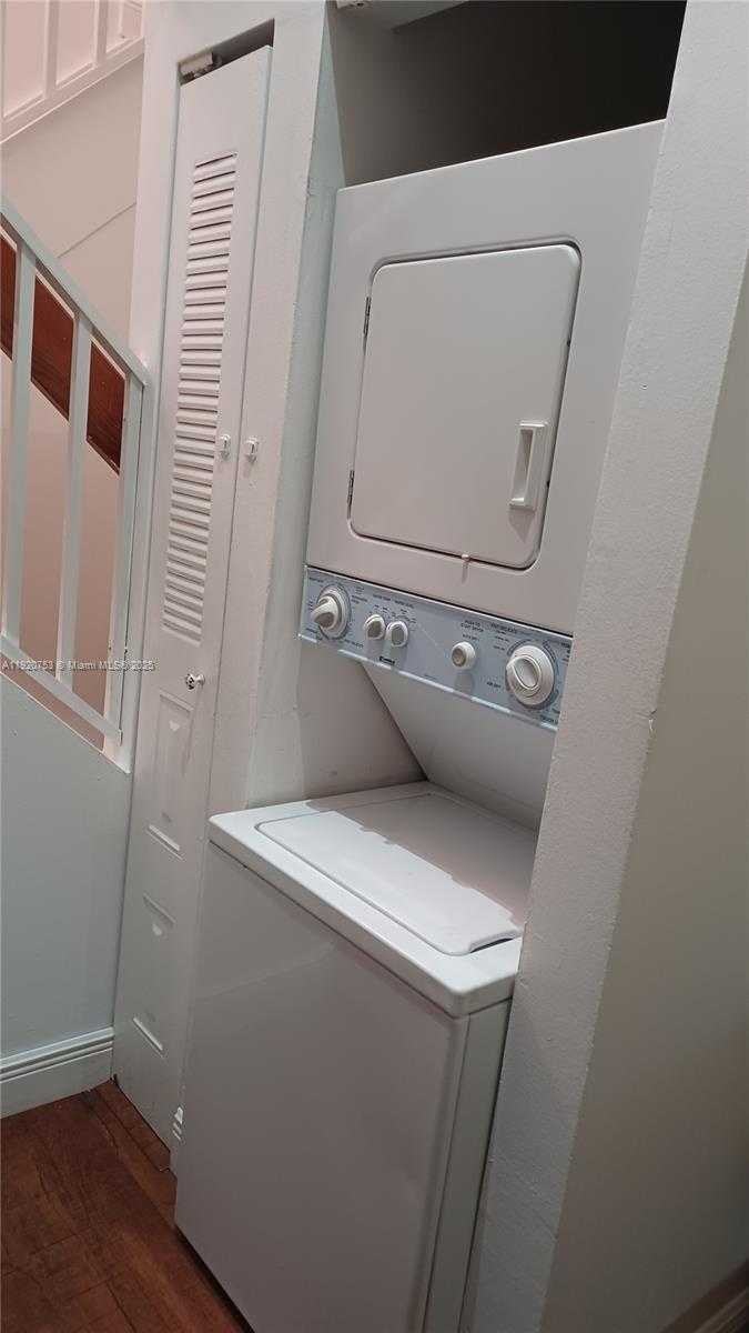 Small Image of 13915 SOUTH WEST 91ST TER #13915, Miami Number 16