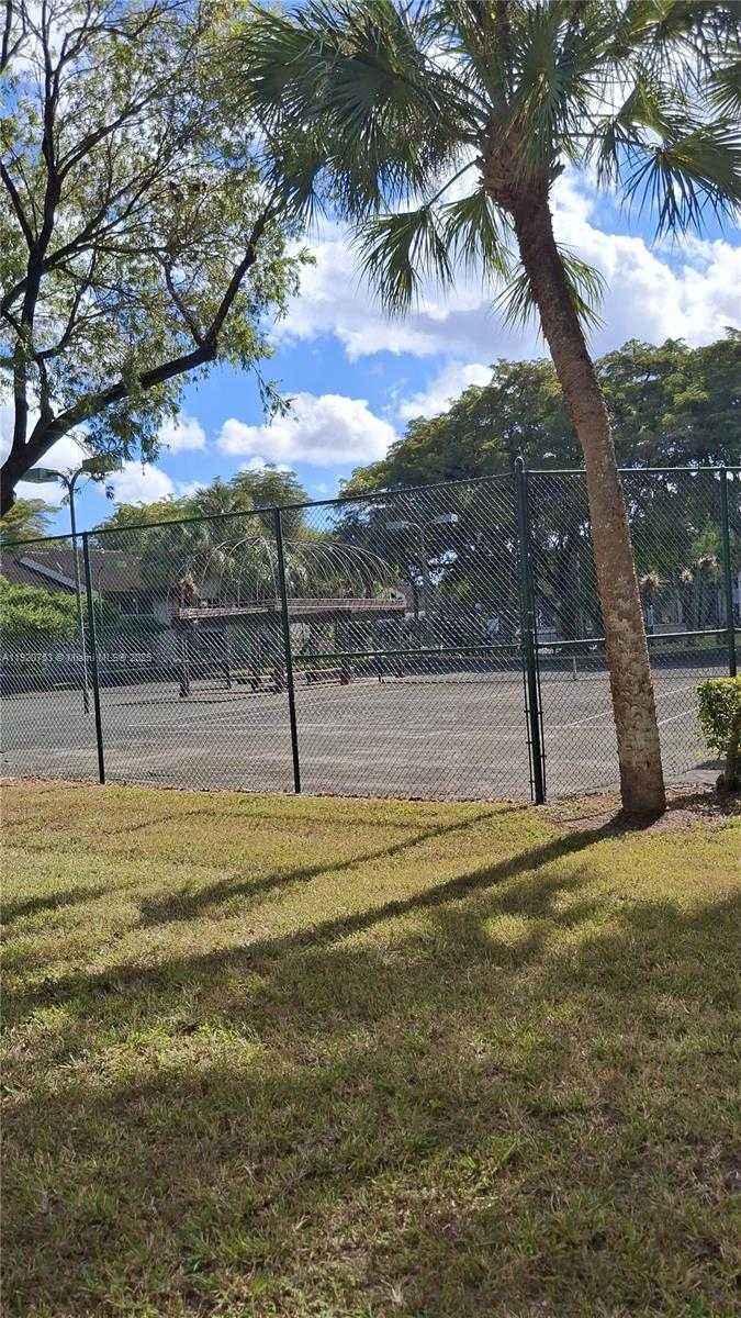 Small Image of 13915 SOUTH WEST 91ST TER #13915, Miami Number 18