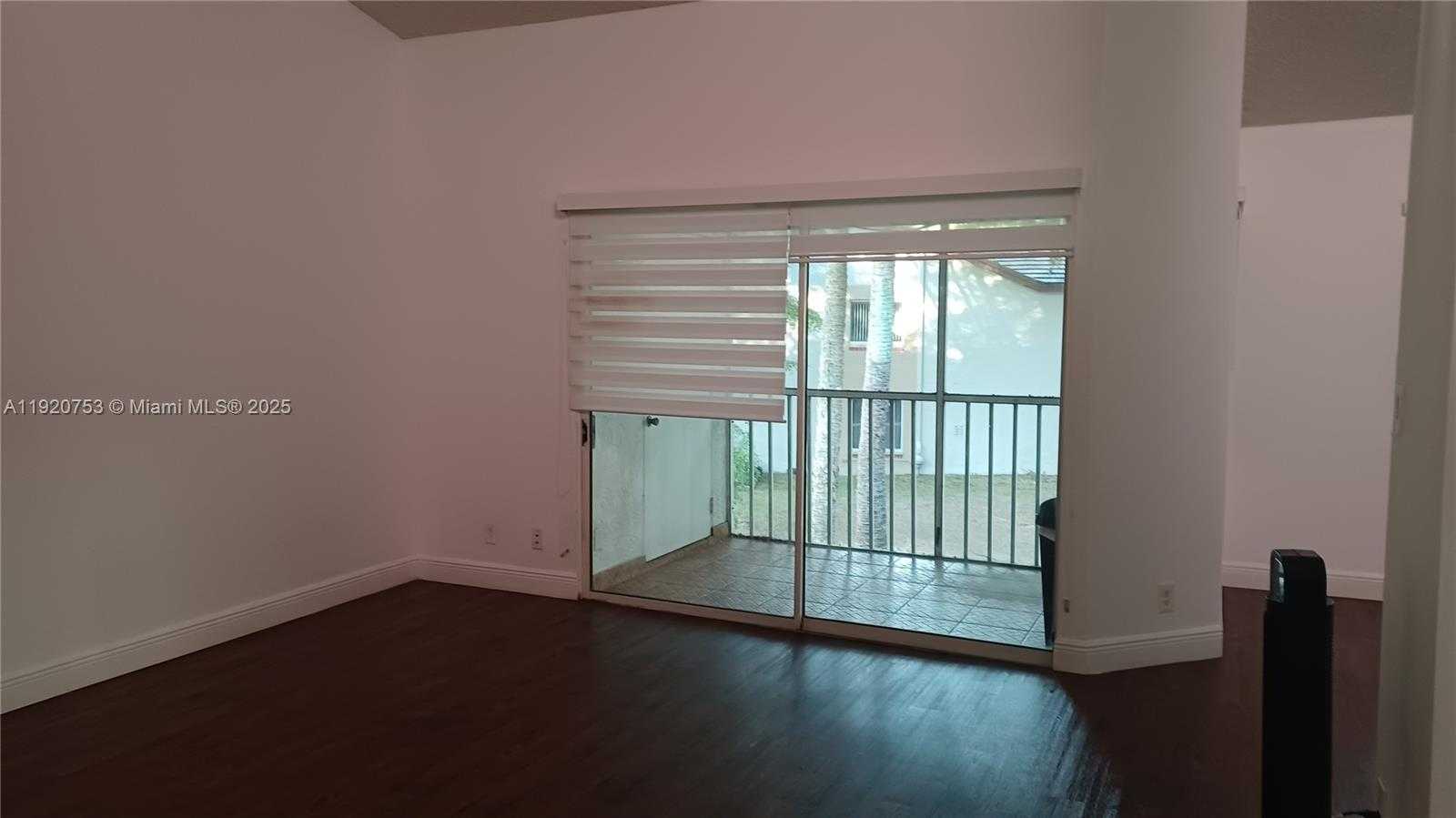 Small Image of 13915 SOUTH WEST 91ST TER #13915, Miami Number 4