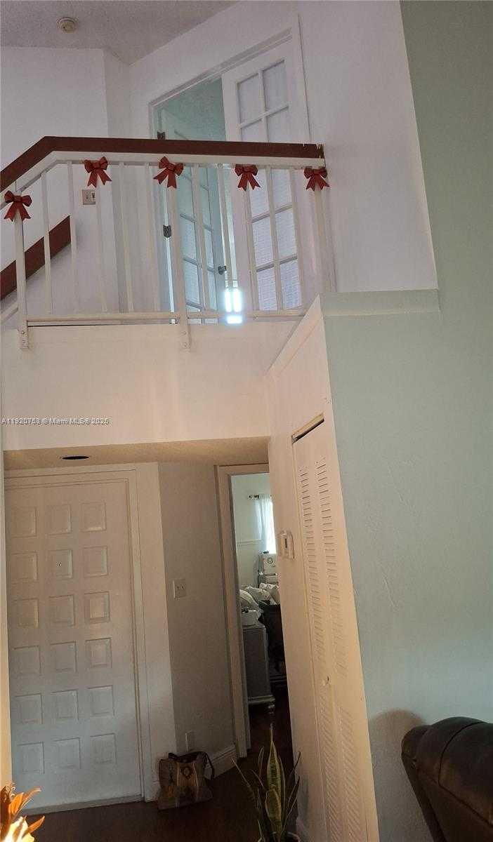 Small Image of 13915 SOUTH WEST 91ST TER #13915, Miami Number 5