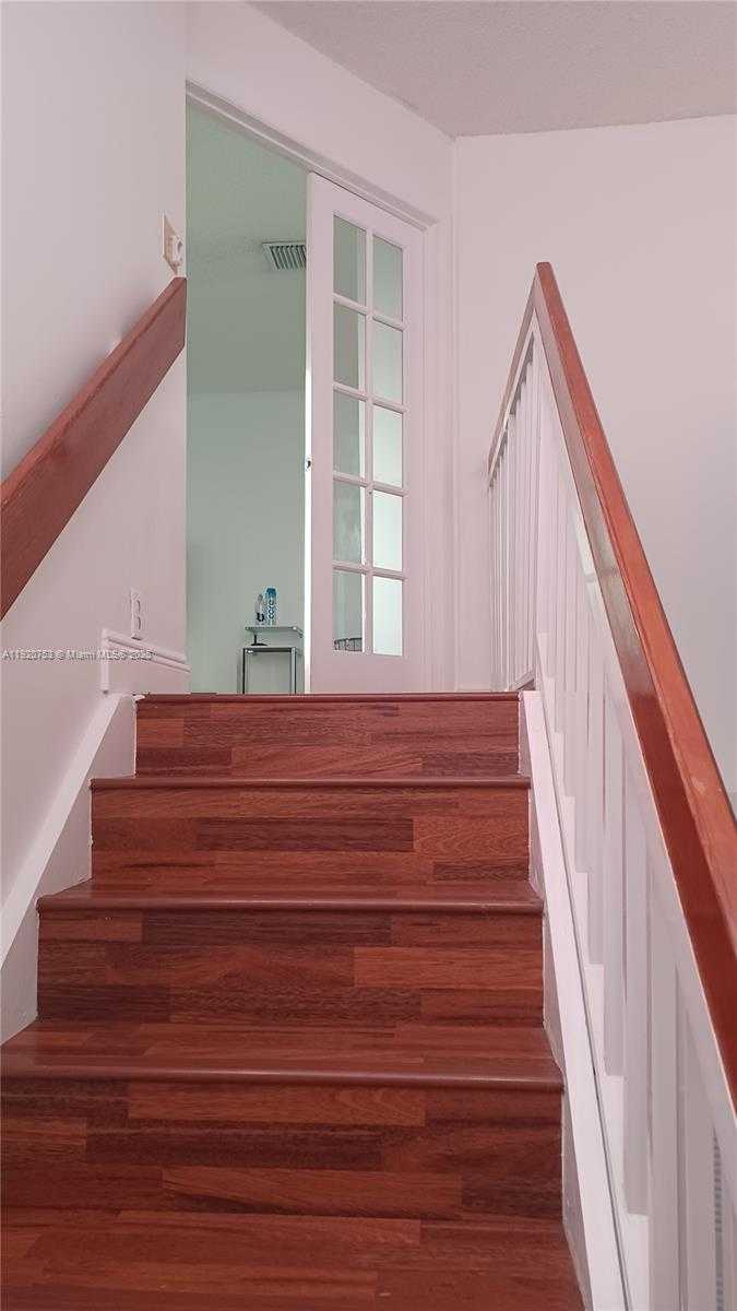 Small Image of 13915 SOUTH WEST 91ST TER #13915, Miami Number 6