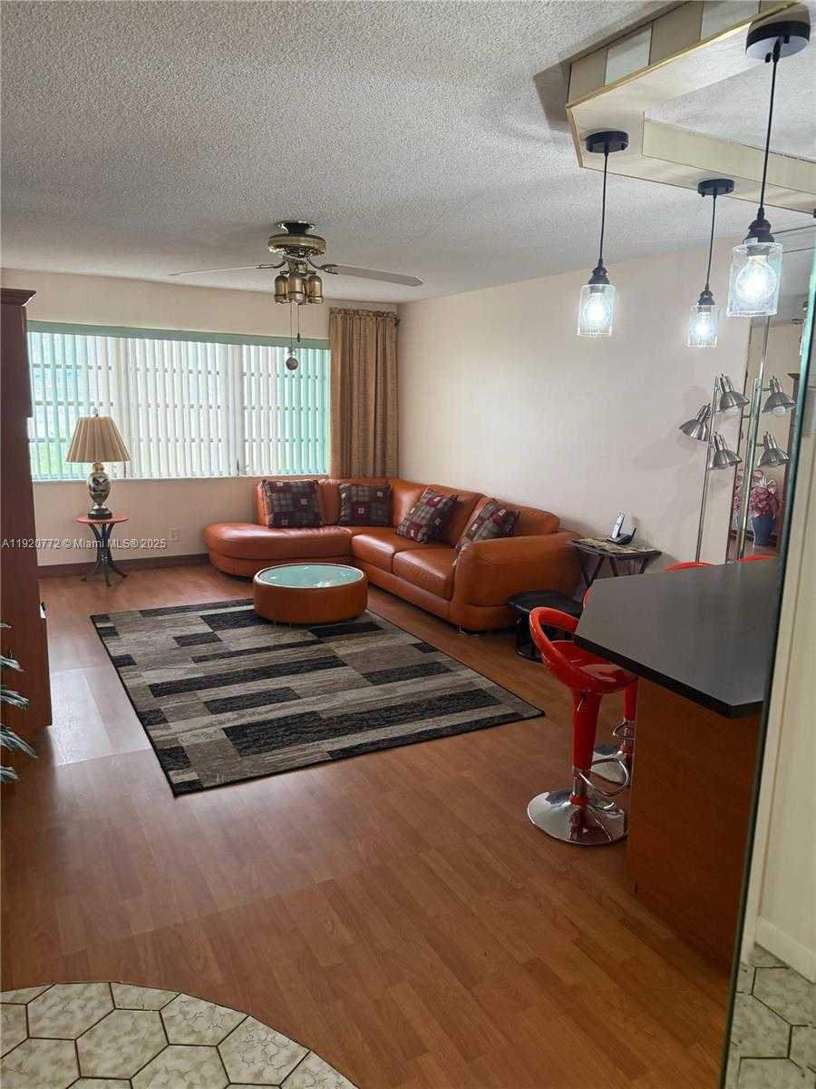 Small Image of 410 SOUTH EAST 2ND ST #105, Hallandale Beach Number 1