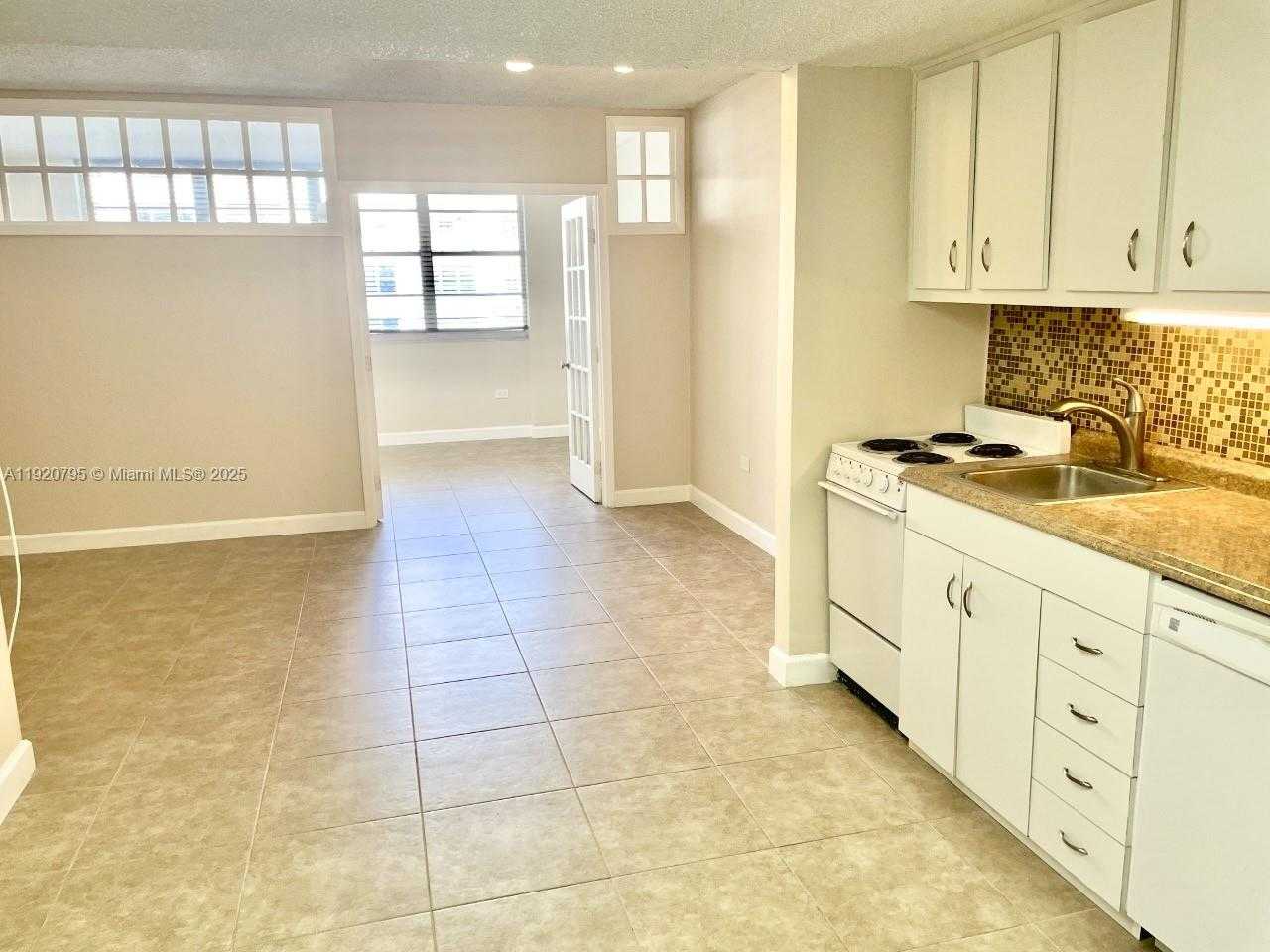 Small Image of 999 BRICKELL BAY DR #1806, Miami Number 1