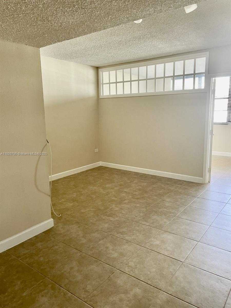 Small Image of 999 BRICKELL BAY DR #1806, Miami Number 2