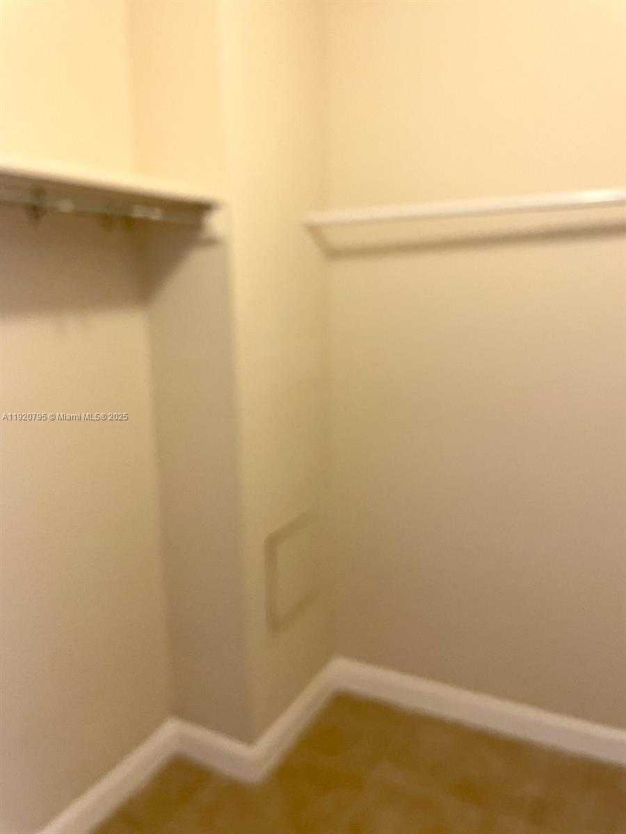 Small Image of 999 BRICKELL BAY DR #1806, Miami Number 4