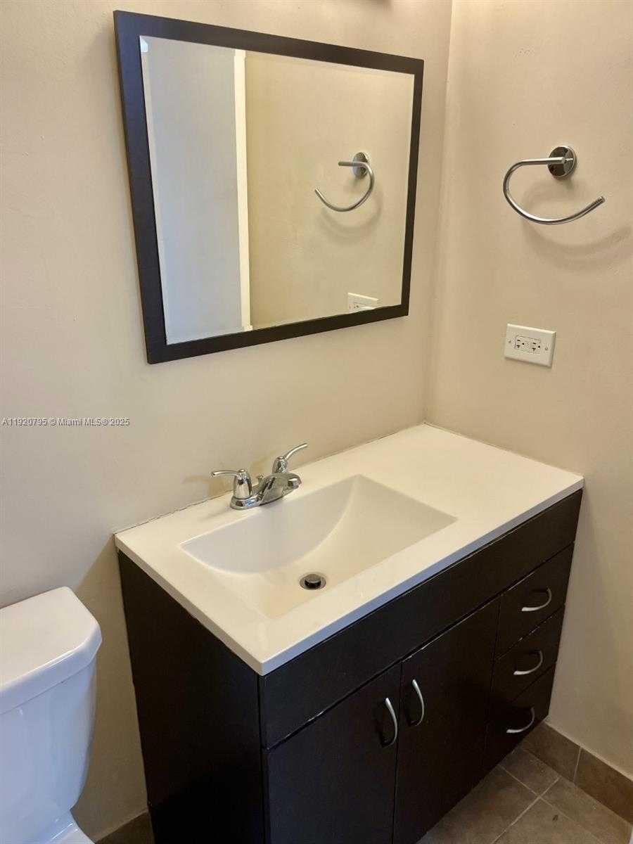 Small Image of 999 BRICKELL BAY DR #1806, Miami Number 5