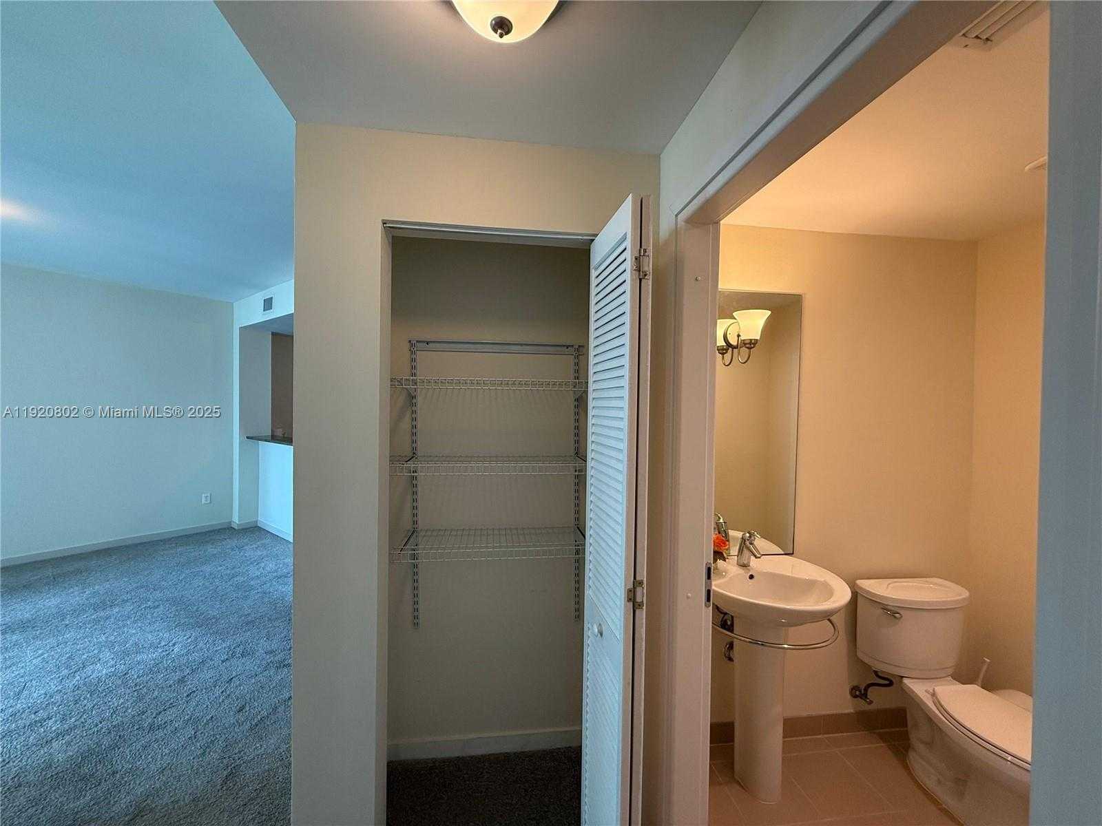 Small Image of 300 SOUTH BISCAYNE BLVD #T-1805, Miami Number 22