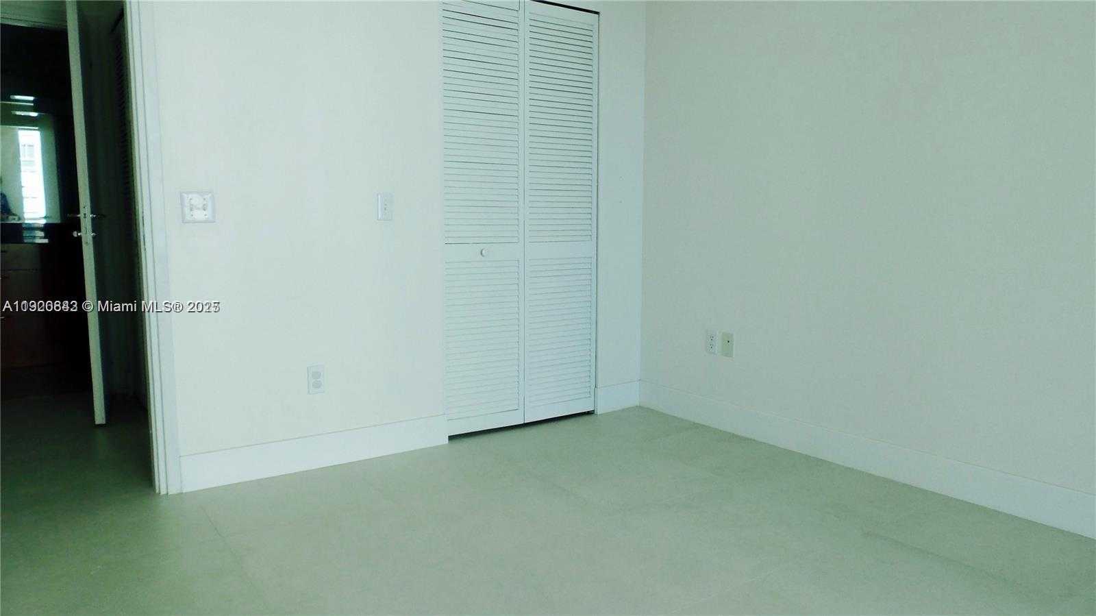 Small Image of 300 SOUTH BISCAYNE BLVD #T-1814, Miami Number 15