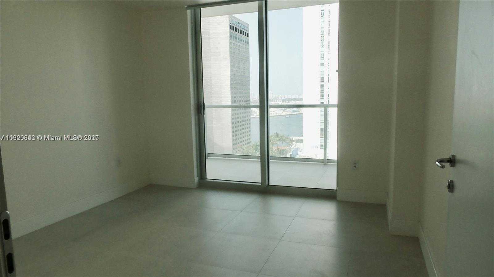 Small Image of 300 SOUTH BISCAYNE BLVD #T-1814, Miami Number 16