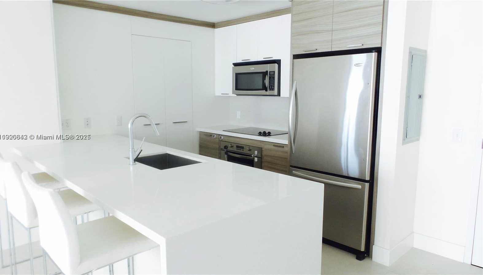 Small Image of 300 SOUTH BISCAYNE BLVD #T-1814, Miami Number 3