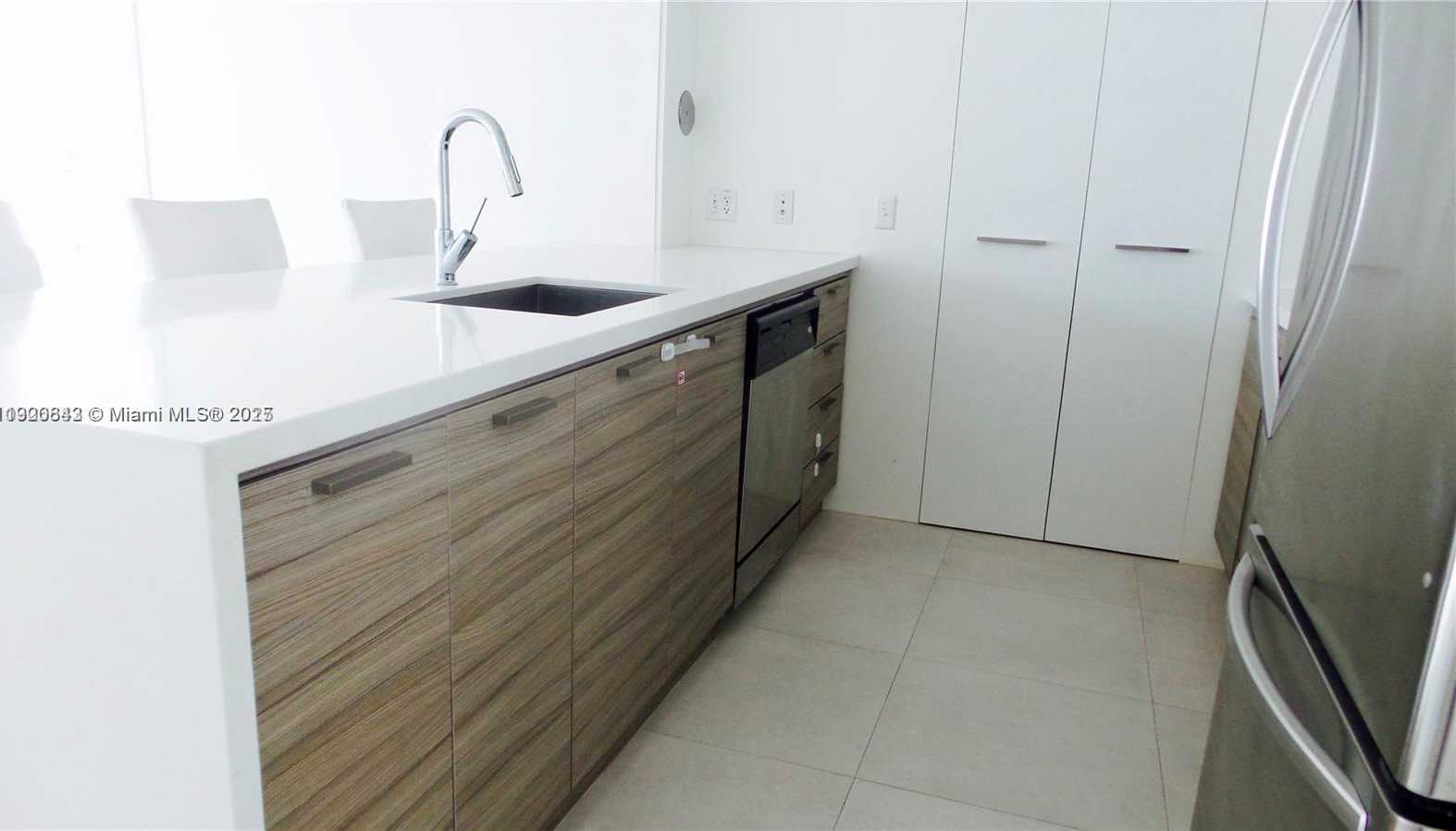 Small Image of 300 SOUTH BISCAYNE BLVD #T-1814, Miami Number 4