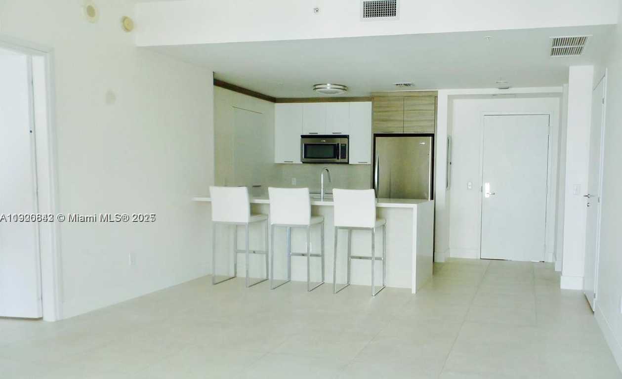 Small Image of 300 SOUTH BISCAYNE BLVD #T-1814, Miami Number 6