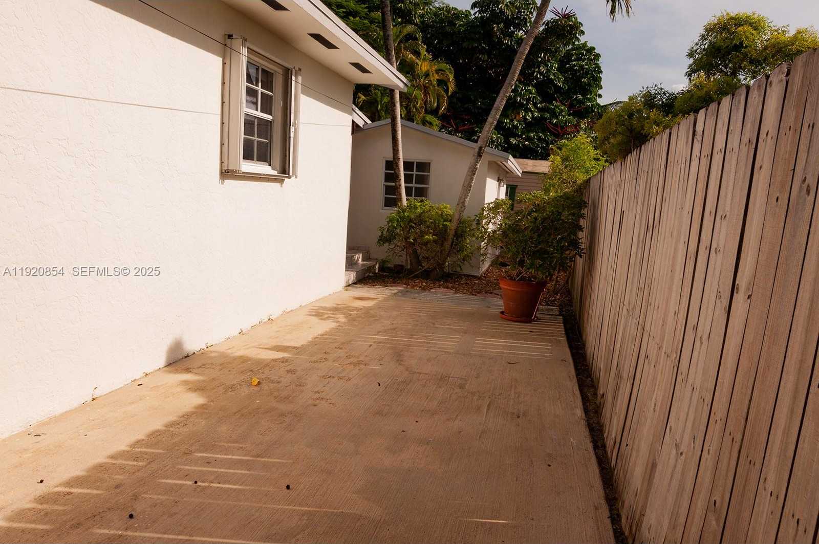 Small Image of 6384 SOUTH WEST 31ST ST, Miami Number 29