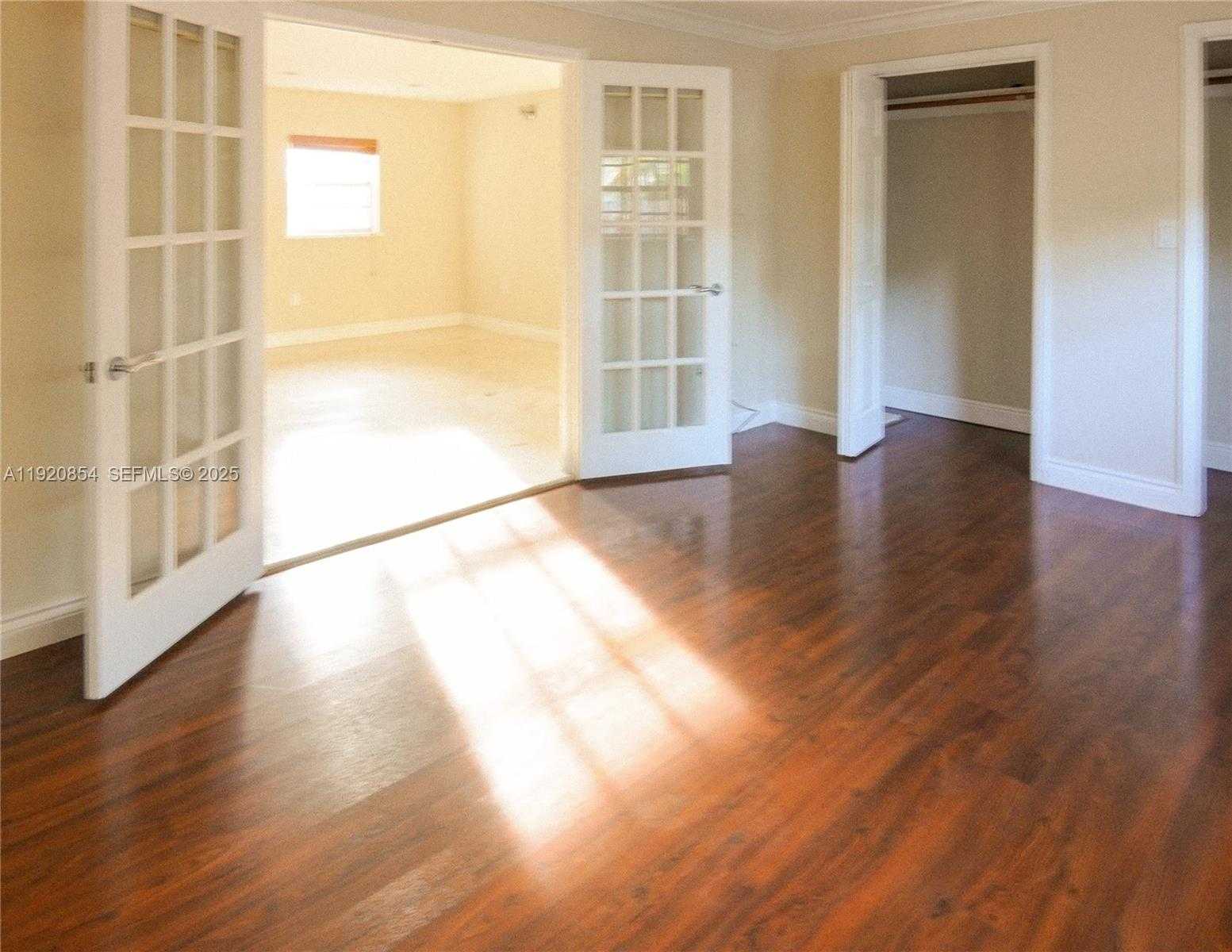 Small Image of 6384 SOUTH WEST 31ST ST, Miami Number 3