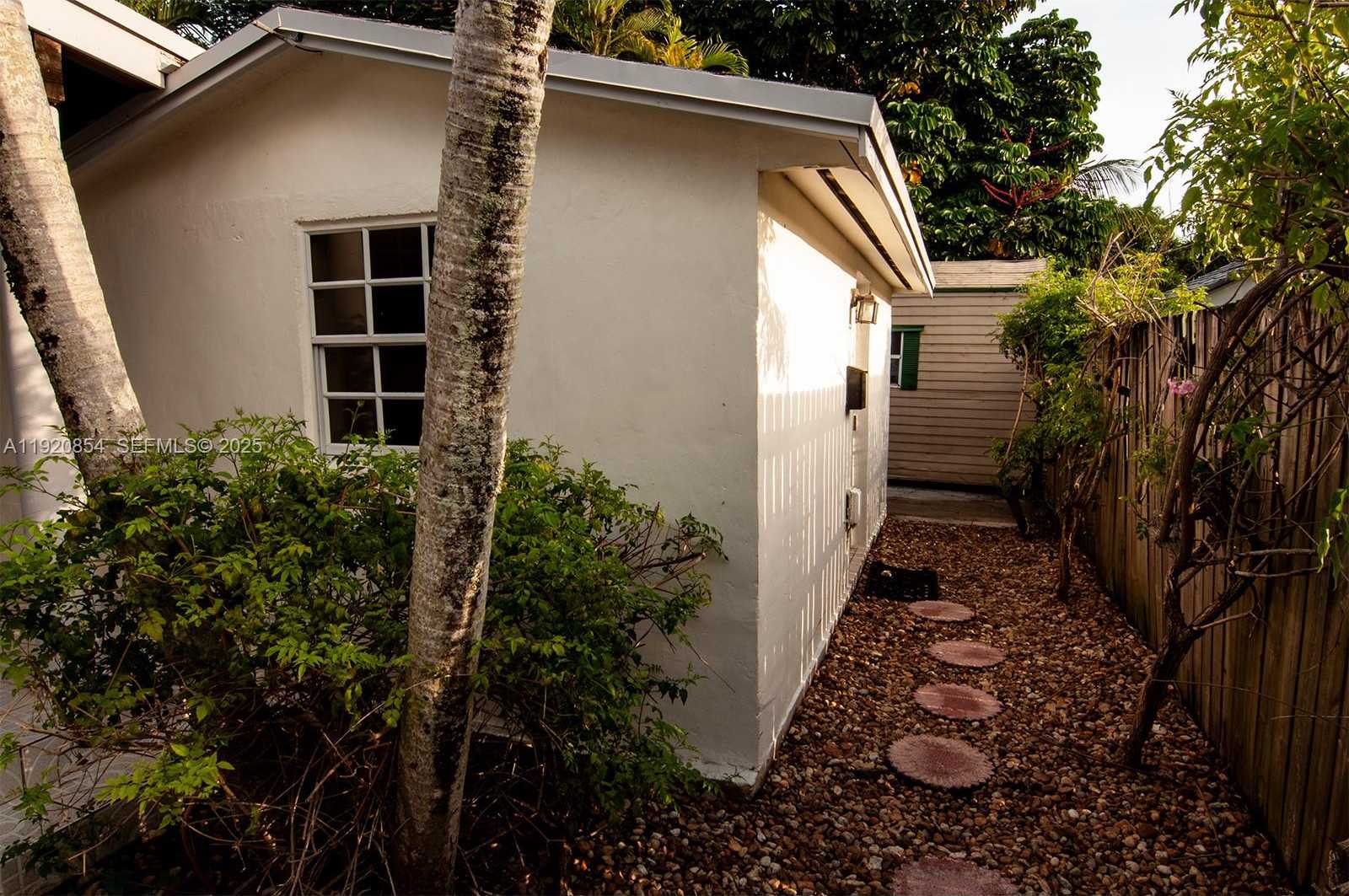 Small Image of 6384 SOUTH WEST 31ST ST, Miami Number 30