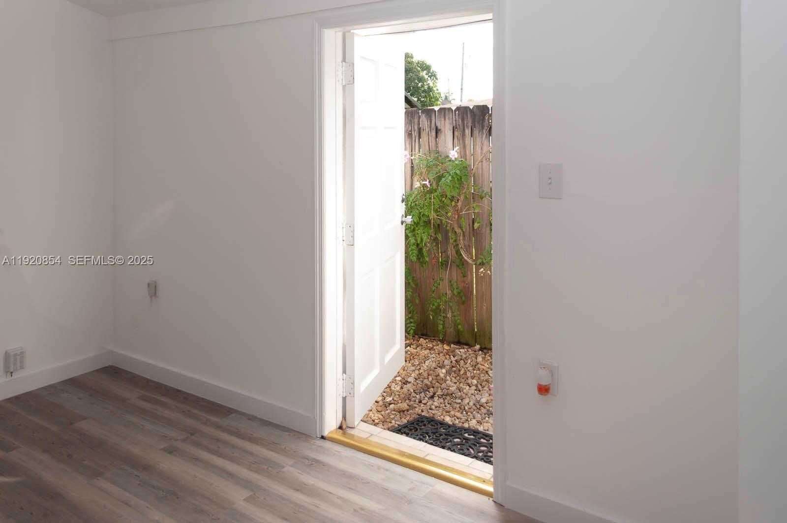 Small Image of 6384 SOUTH WEST 31ST ST, Miami Number 35