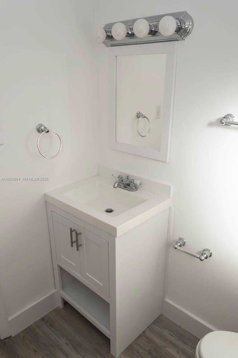 Small Image of 6384 SOUTH WEST 31ST ST, Miami Number 39