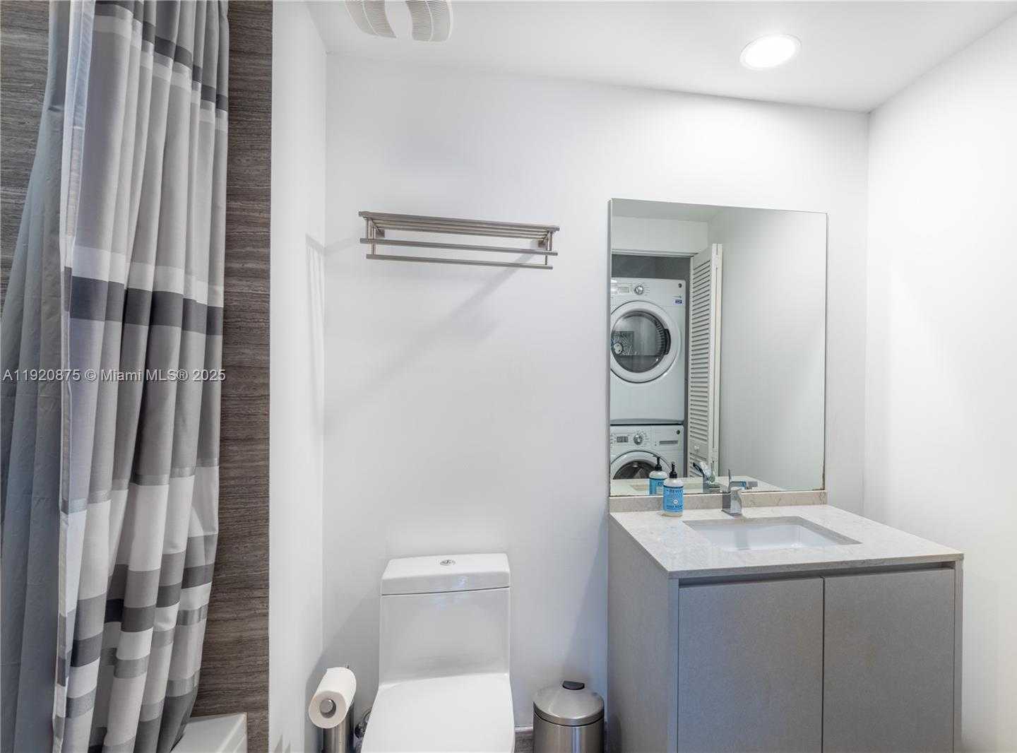 Small Image of 1010 BRICKELL AVE #4207, Miami Number 11