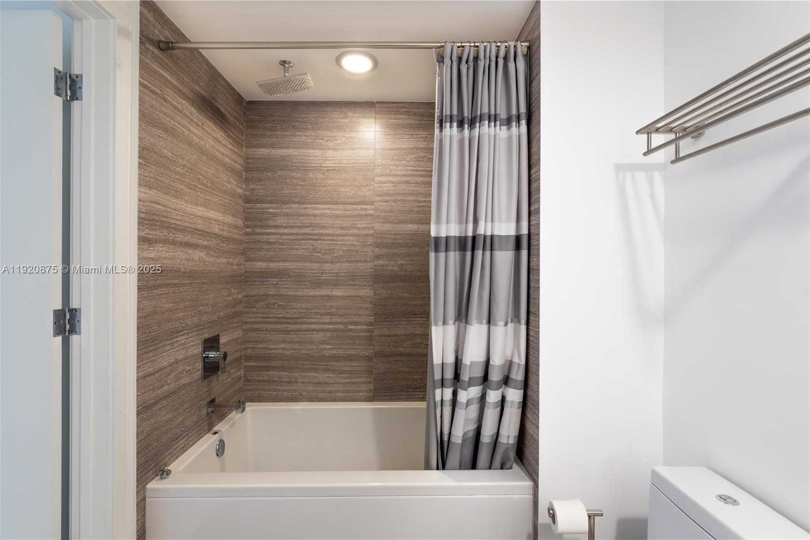 Small Image of 1010 BRICKELL AVE #4207, Miami Number 12