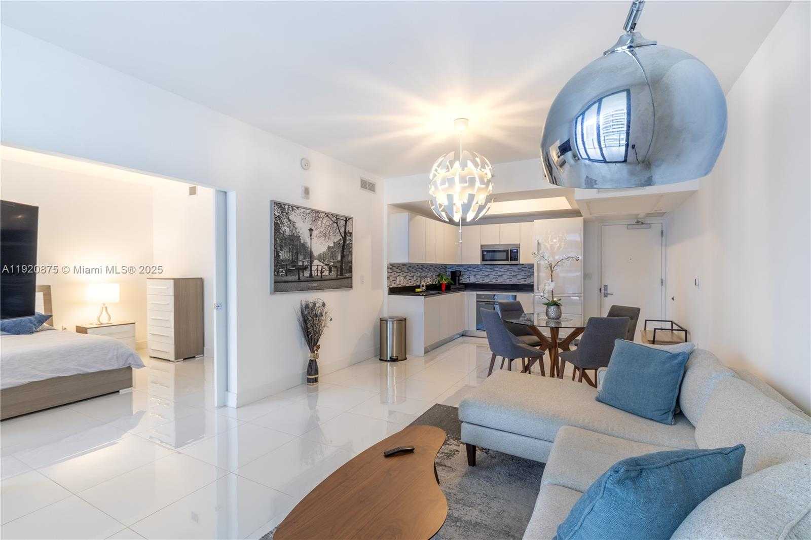 Small Image of 1010 BRICKELL AVE #4207, Miami Number 2