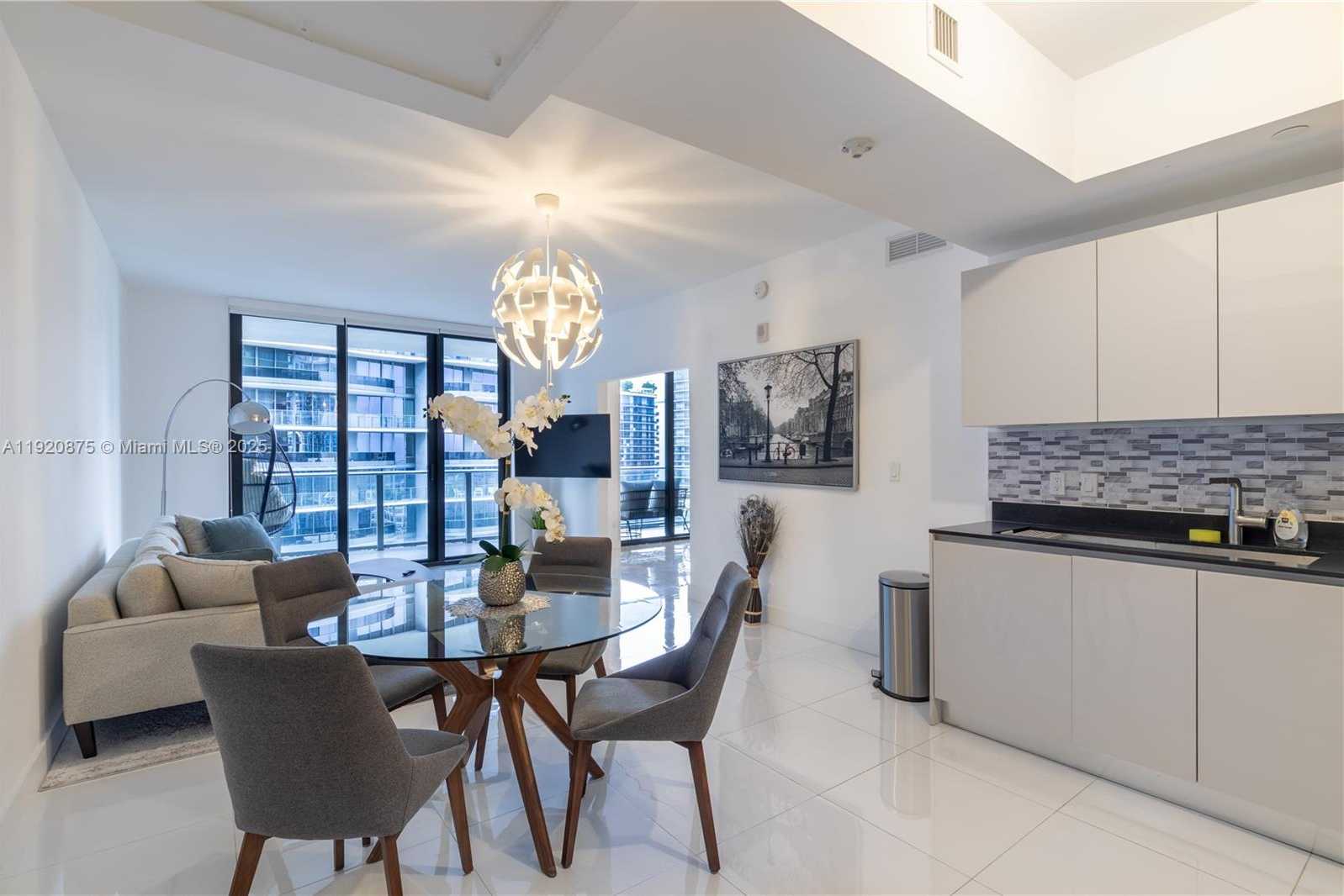 Small Image of 1010 BRICKELL AVE #4207, Miami Number 3