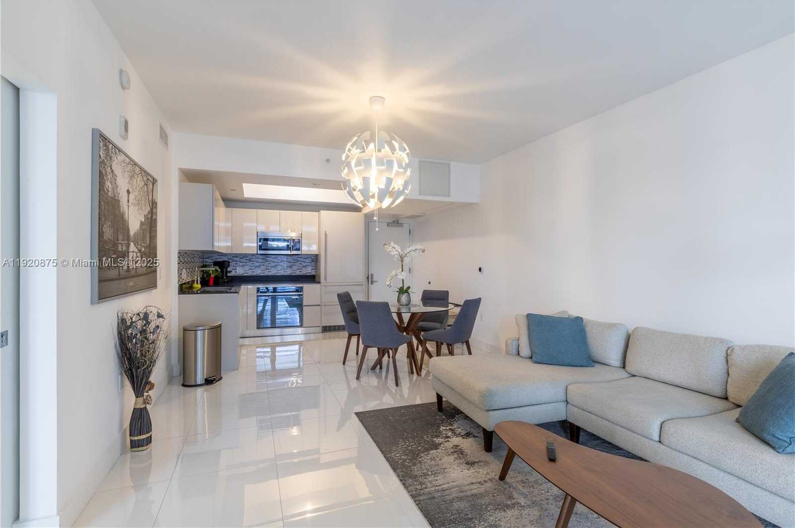 Small Image of 1010 BRICKELL AVE #4207, Miami Number 5