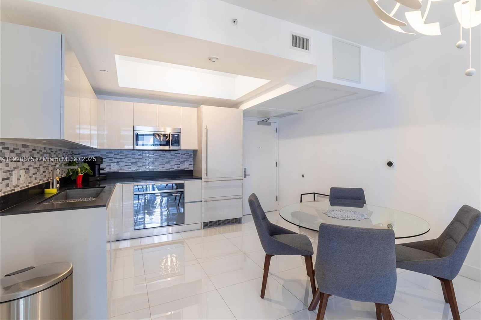 Small Image of 1010 BRICKELL AVE #4207, Miami Number 6