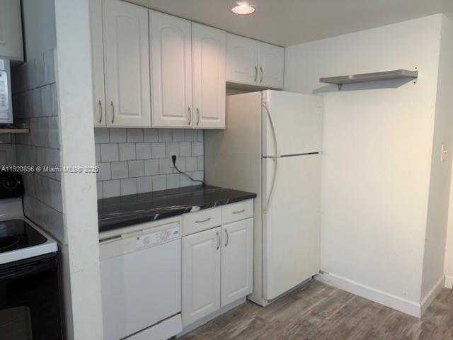 Small Image of 999 BRICKELL BAY DR #206, Miami Number 10