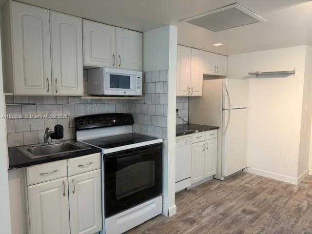 Small Image of 999 BRICKELL BAY DR #206, Miami Number 11