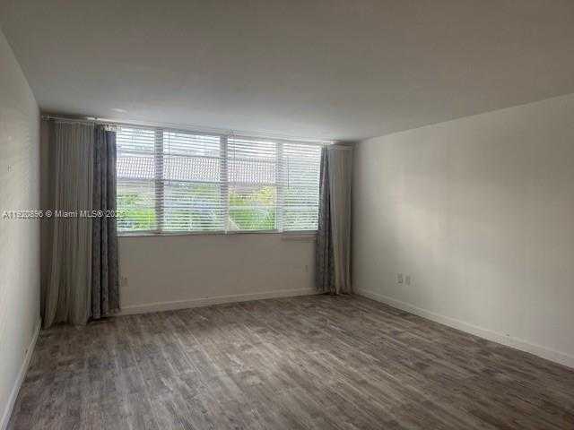 Small Image of 999 BRICKELL BAY DR #206, Miami Number 7