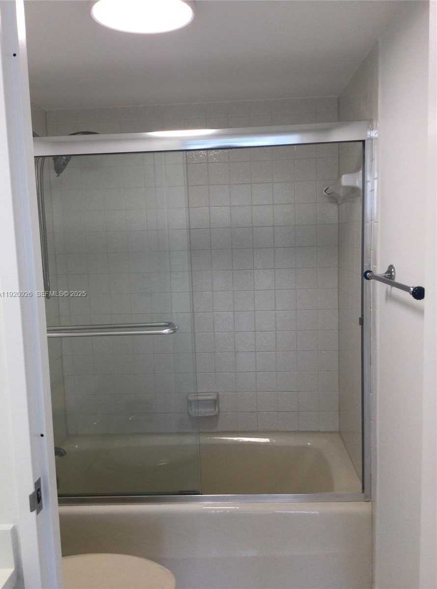 Small Image of 500 THREE ISLANDS BLVD #M16, Hallandale Beach Number 11